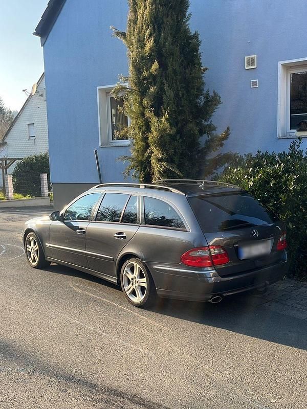 Gebraucht Mercedes E220 Avantgarde 170 PS (125 kW) 2009 Grau Kombi