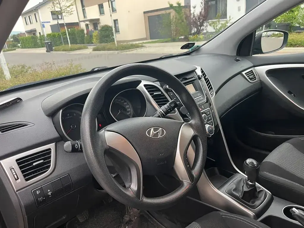 Gebraucht Hyundai i30 Classic 99 PS (72 kW) 2013 Schwarz Limousine
