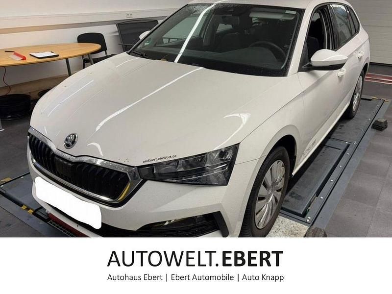 Weiß Gebraucht 2020 Skoda Scala Cool Plus Kleinwagen | 14.890 € (Etwas zu teuer) - Bild 1/4