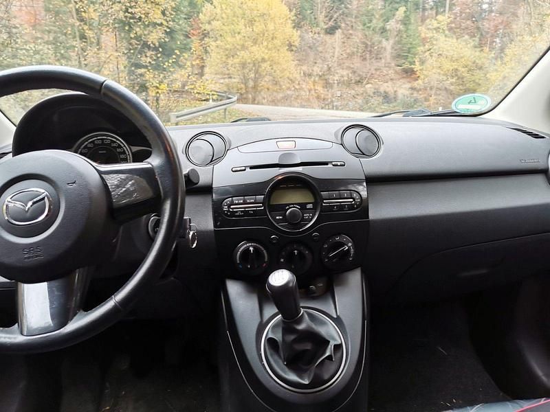 Usado Mazda 2 Sendo 84 HP (61 kW) 2014 Cinzento Citadino