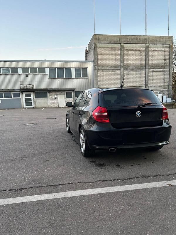 Gebraucht BMW 120 177 PS (130 kW) 2009 Schwarz Kleinwagen