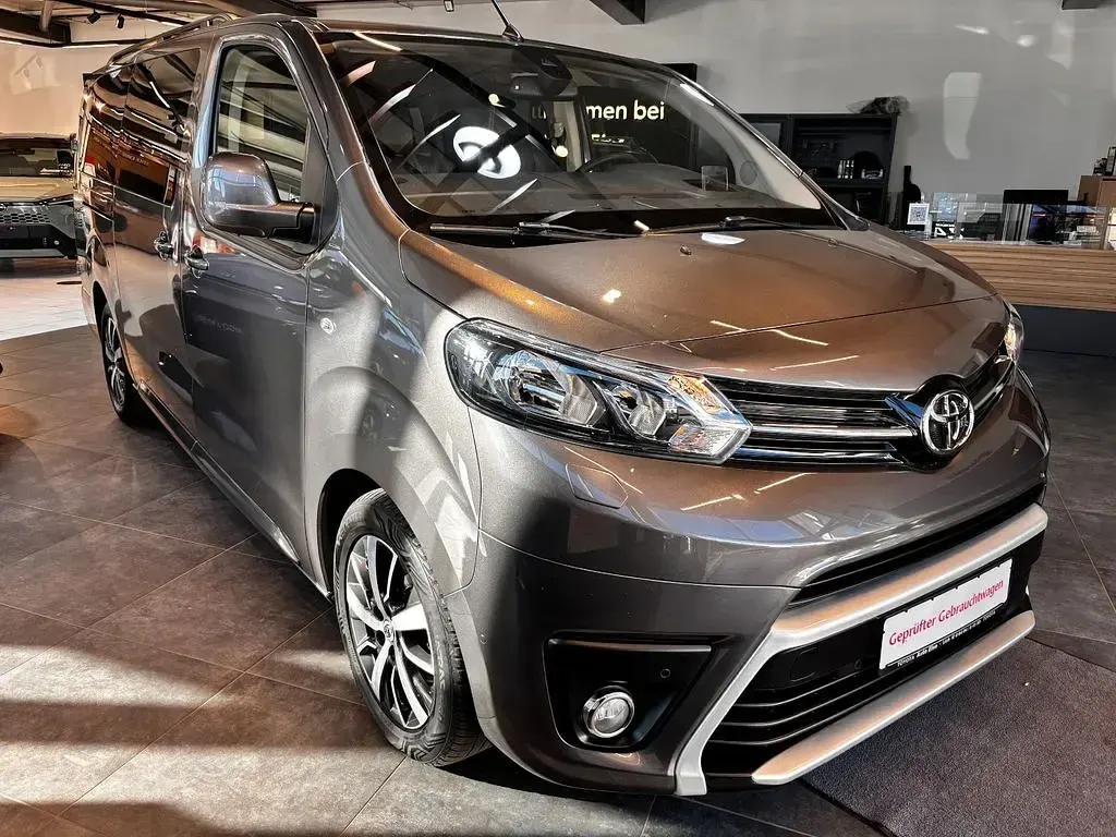 Używany Toyota Proace 177 KM (130 kW) 2018 Szary Minivan