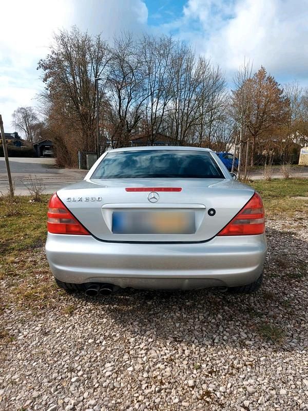 Gebraucht Mercedes SLK230 193 PS (141 kW) 1999 Silber Cabrio