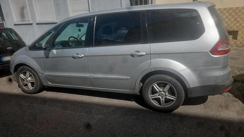 Second-hand Ford Galaxy 2008 Argintiu Monovolum