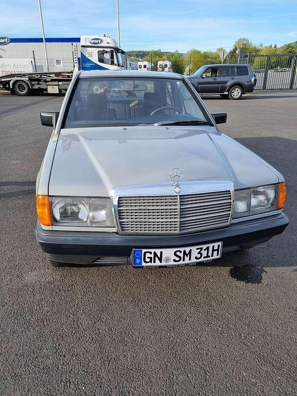 Gebraucht Mercedes 190 72 PS (52 kW) 1986 Limousine
