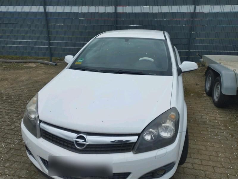 Gebraucht Opel Astra GTC 90 PS (66 kW) 2009 Weiß Limousine