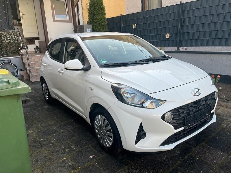 Gebraucht Hyundai i10 67 PS (49 kW) 2022 Weiß Kleinwagen