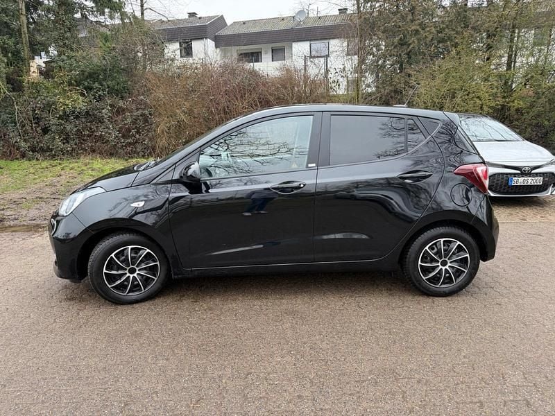 Gebraucht Hyundai i10 87 PS (63 kW) 2019 Schwarz Kleinwagen