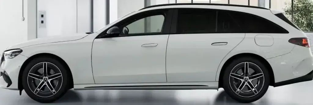 Gebraucht Mercedes E300 AMG 313 PS (230 kW) 2025 Weiß Limousine