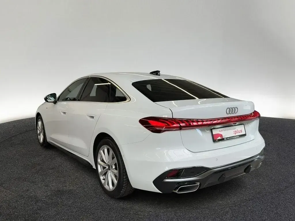 Gebraucht Audi A5 Sport 204 PS (150 kW) 2025 Gletscherweiß metallic Limousine