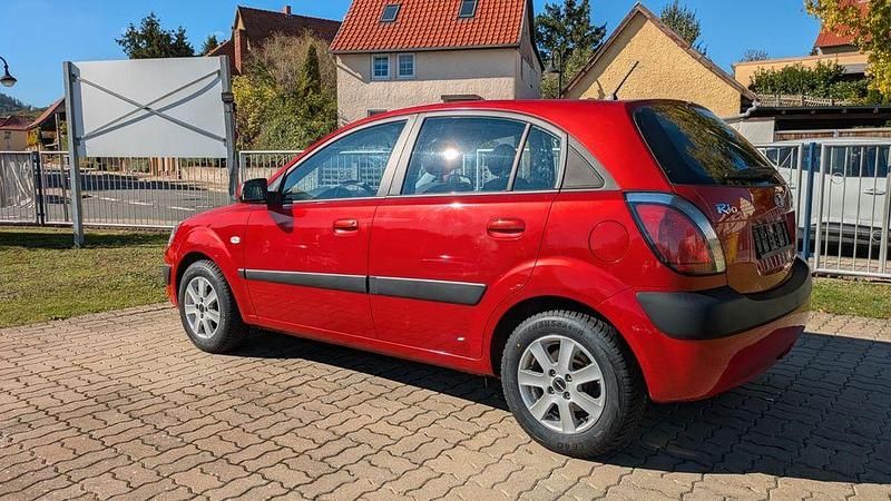 Rot Gebraucht 2008 Kia Rio EX Limousine | 3.990 € (Teuer) - Bild 1/4