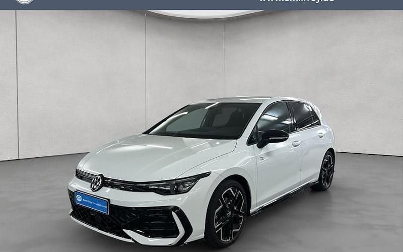 Gebraucht VW Golf VIII R-line 150 PS (110 kW) 2025 Weiß Limousine