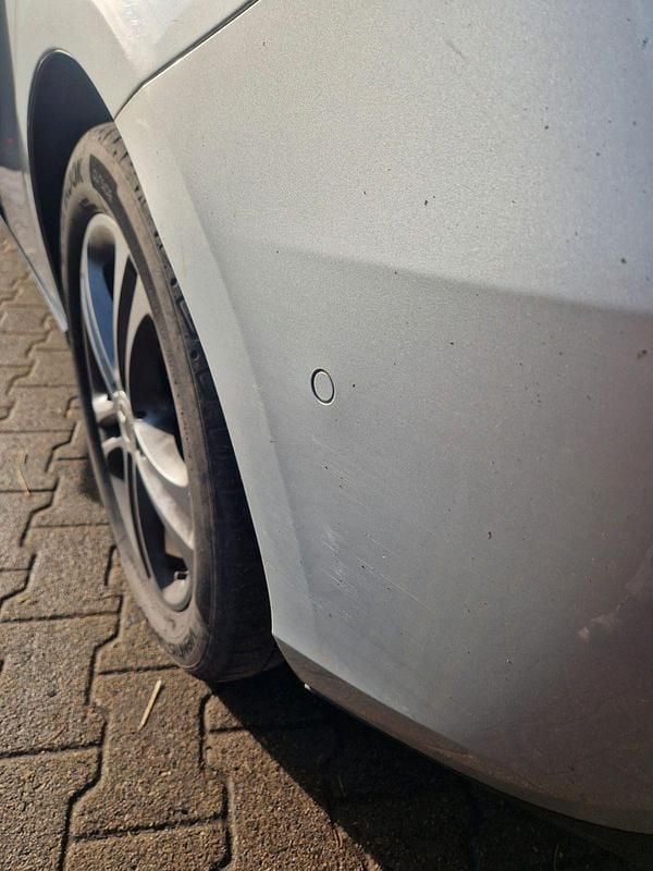 Grau Gebraucht 2020 Mercedes B200 Van / Kleinbus | 18.500 € (Guter Preis) - Bild 1/4