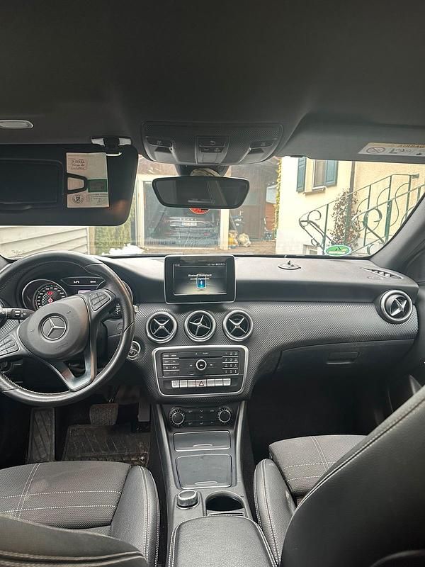 Gebraucht 2016 Mercedes A180 Kleinwagen | 14.500 € (Fairer Preis) - Bild 1/4