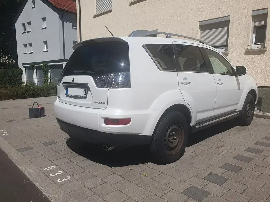 Gebraucht Mitsubishi Outlander Invite 147 PS (108 kW) 2010 Weiß SUV