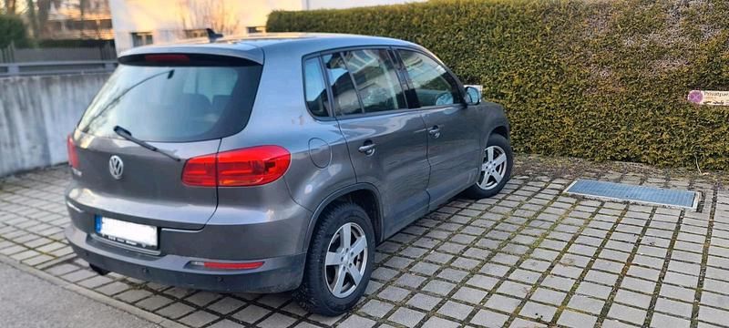 Gebraucht VW Tiguan Trendline 150 PS (110 kW) 2015 Grau SUV