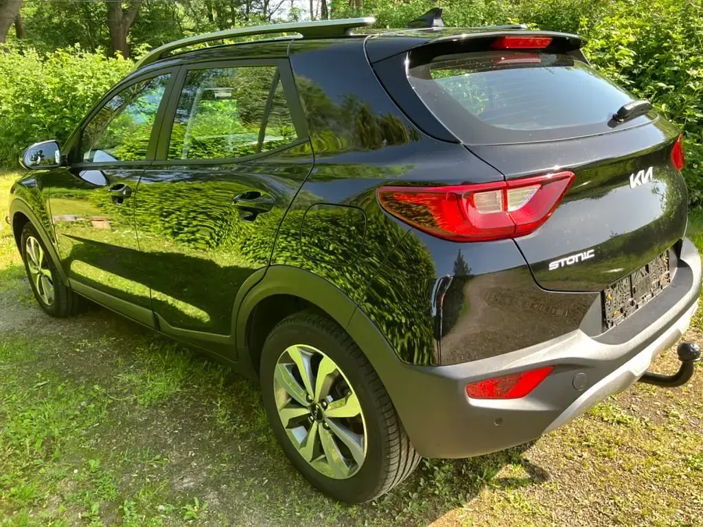 Używany Kia Stonic Vision 101 KM (74 kW) 2024 Czarny SUV