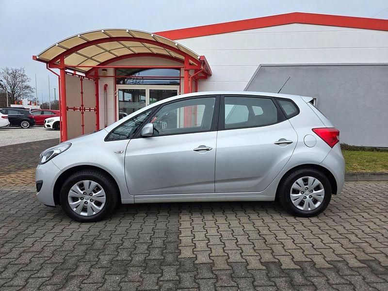 Gebraucht Hyundai ix20 90 PS (66 kW) 2012 Silber Kleinwagen