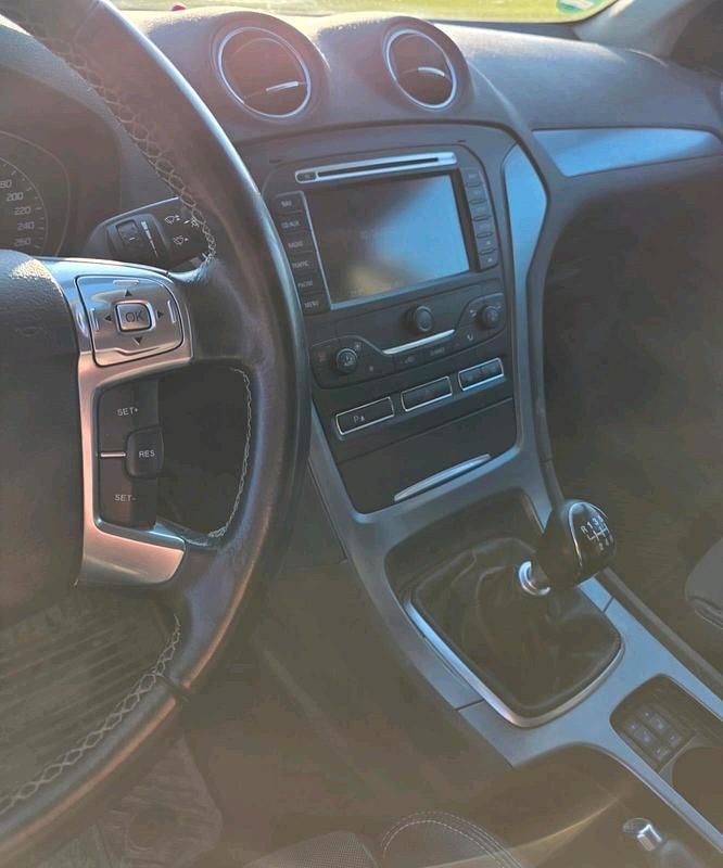 Gebraucht Ford Mondeo 140 PS (102 kW) 2014 Schwarz Kombi