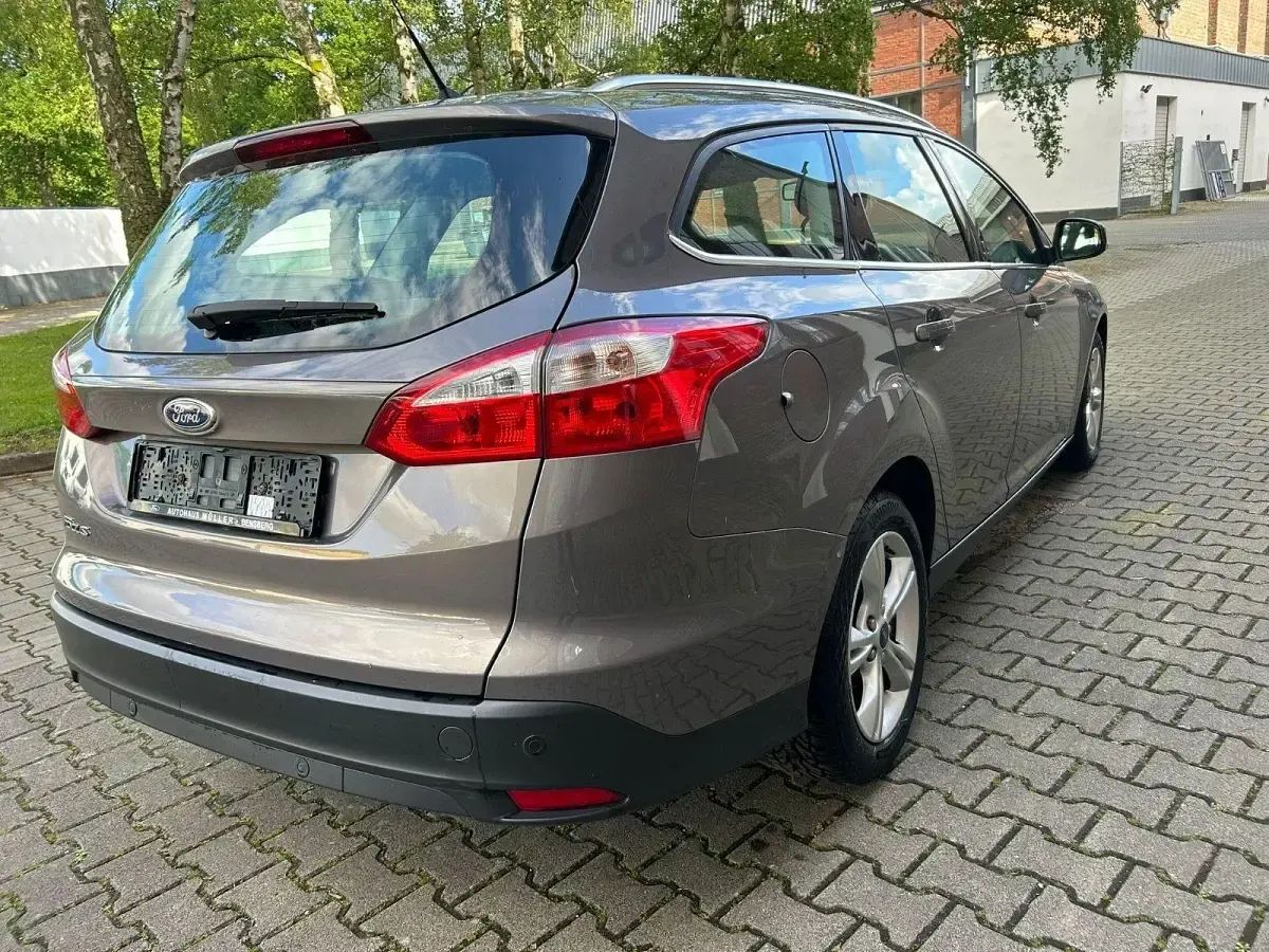 Używany Ford Focus Champions Edition 125 KM (91 kW) 2012 Brązowy Kombi