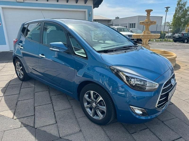 Gebraucht Hyundai ix20 125 PS (91 kW) 2016 Blau Kleinwagen