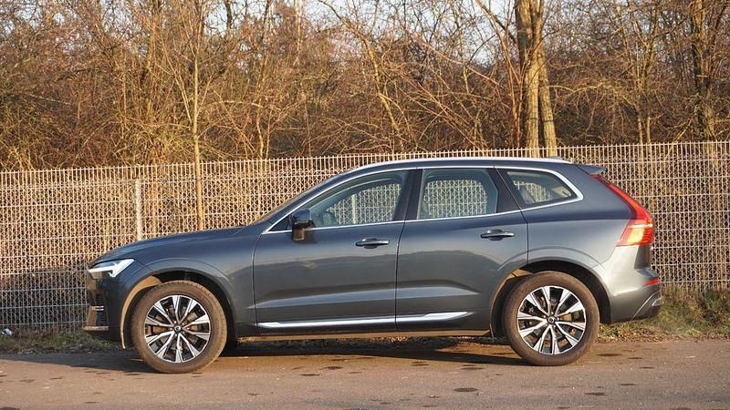 Gebraucht Volvo XC60 Plus 197 PS (144 kW) 2022 Blau SUV