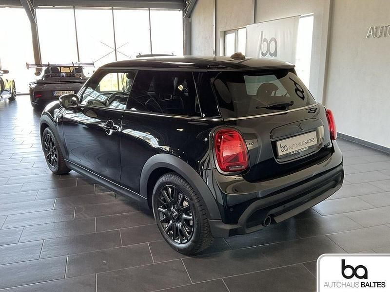 Gebraucht Mini Cooper Classic 136 PS (100 kW) 2024 Midnight black ii met. (metallic) Kleinwagen