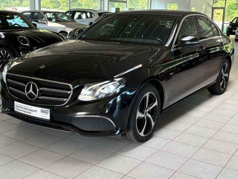 Schwarz Gebraucht 2020 Mercedes E200 Style Limousine | 27.990 € (Superpreis) - Bild 1/4