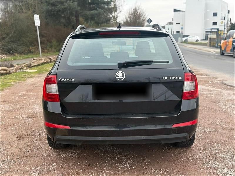 Gebraucht Skoda Octavia 105 PS (77 kW) 2014 Schwarz Kleinwagen