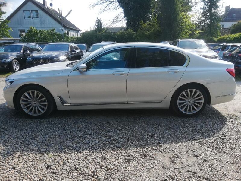 Gebraucht BMW 750L 400 PS (294 kW) 2017 Weiß Limousine