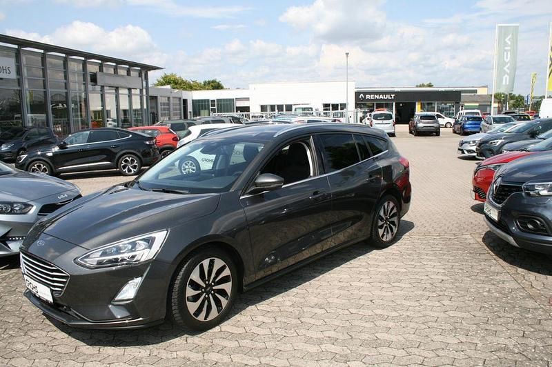 Grau Gebraucht 2019 Ford Focus Cool & Connect Limousine | 11.290 € (Fairer Preis) - Bild 1/4
