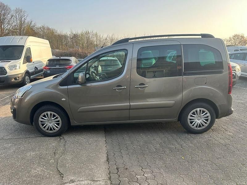 Gebraucht Peugeot Partner Tepee Allure 99 PS (72 kW) 2016 Braun Van / Kleinbus