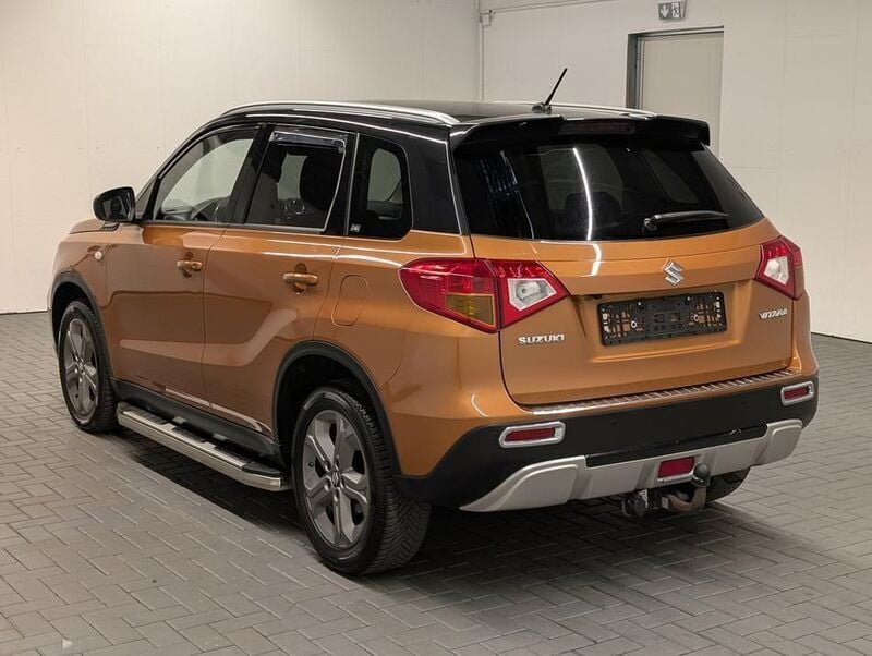 Gebraucht Suzuki Vitara 120 PS (88 kW) 2017 Orange (orangemet.) SUV