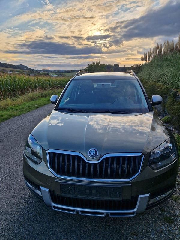 Grün Gebraucht 2014 Skoda Yeti SUV | 7.200 € (Guter Preis) - Bild 1/4