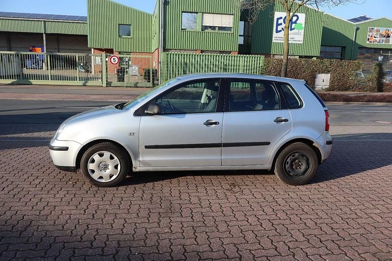 Gebraucht VW Polo Comfortline 64 PS (47 kW) 2003 Silber Kleinwagen
