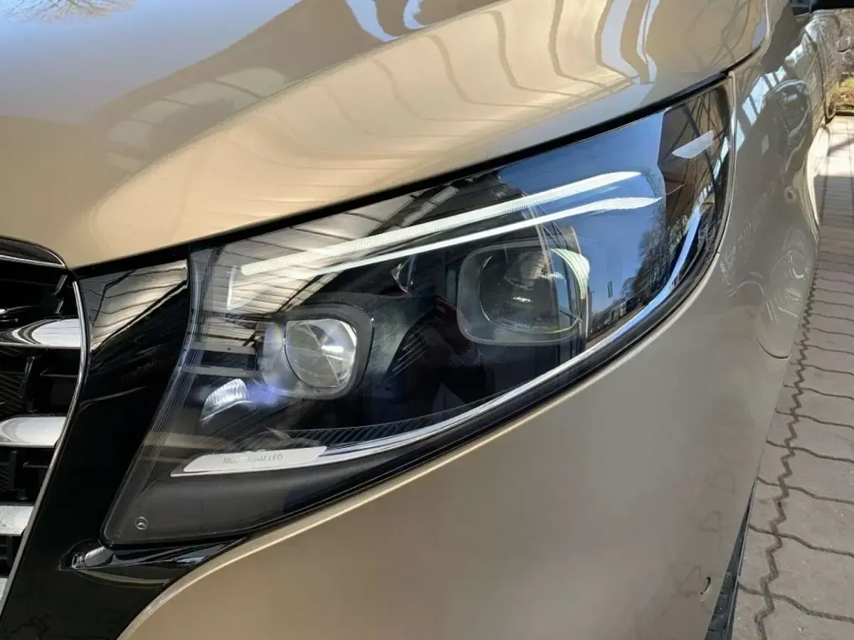 Gebraucht Mercedes V300 Exclusive 231 PS (169 kW) 2025 Gold Van / Kleinbus