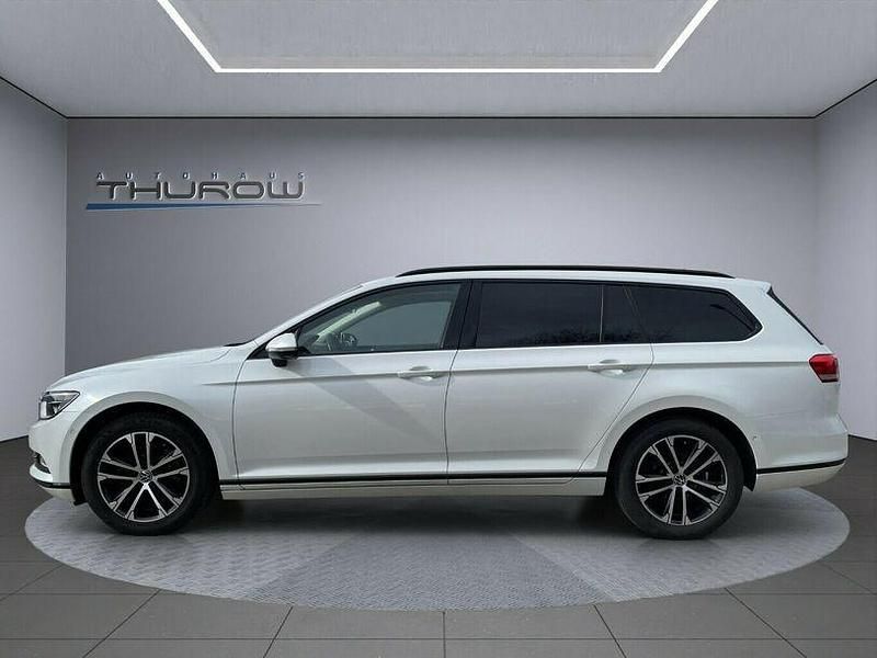 Gebraucht VW Passat Comfortline 190 PS (139 kW) 2019 Oryxweiß permutteffekt Kombi