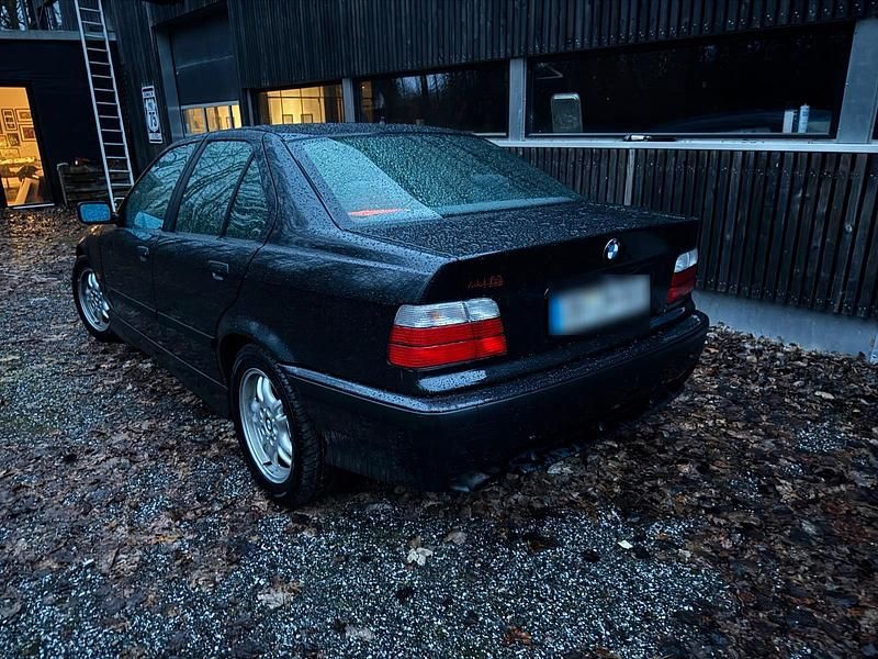 Second-hand BMW 328 190 CP (139 kW) 1996 Negru Berlinǎ
