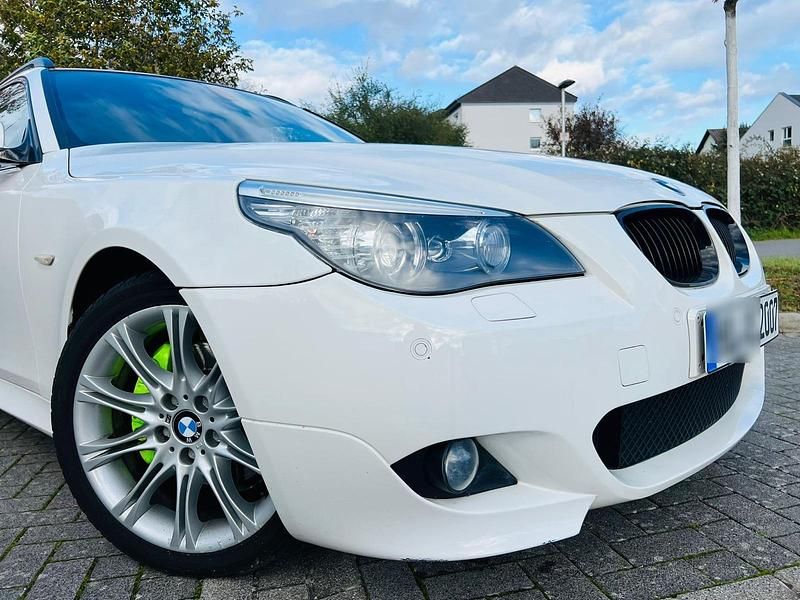Weiß Gebraucht 2009 BMW 525 M Sport Kombi | 5.499 € (Guter Preis) - Bild 1/4