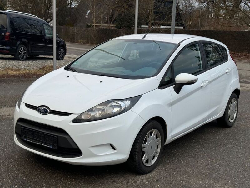 Weiß Gebraucht 2010 Ford Fiesta Trend Kleinwagen | 3.950 € (Fairer Preis) - Bild 1/4