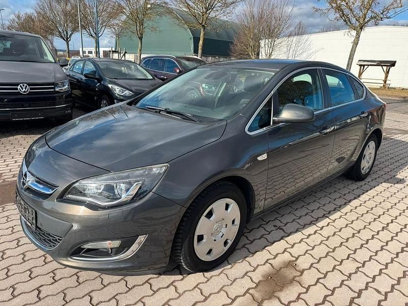 Gebraucht Opel Astra Edition 140 PS (102 kW) 2013 Grau Limousine