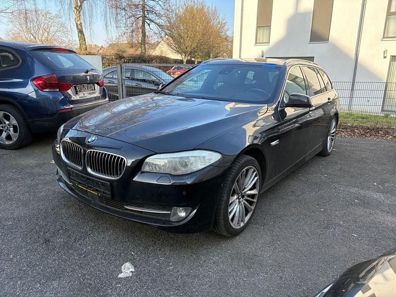 Gebraucht BMW 530 245 PS (180 kW) 2011 Schwarz Kombi
