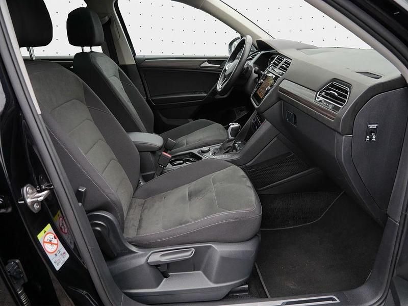 Gebraucht VW Tiguan Allspace Elegance 200 PS (147 kW) 2023 Deep black perleffekt SUV