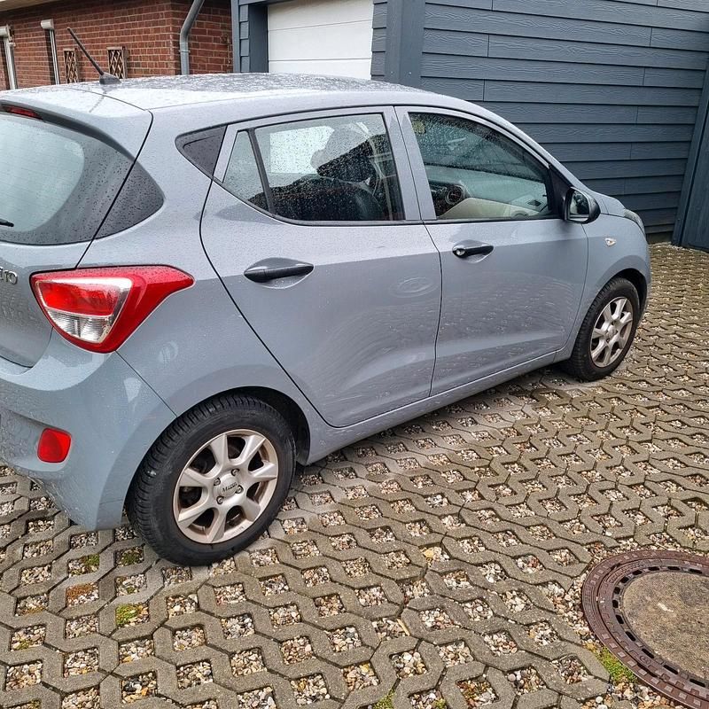 Gebraucht Hyundai i10 66 PS (48 kW) 2014 Grau Kleinwagen