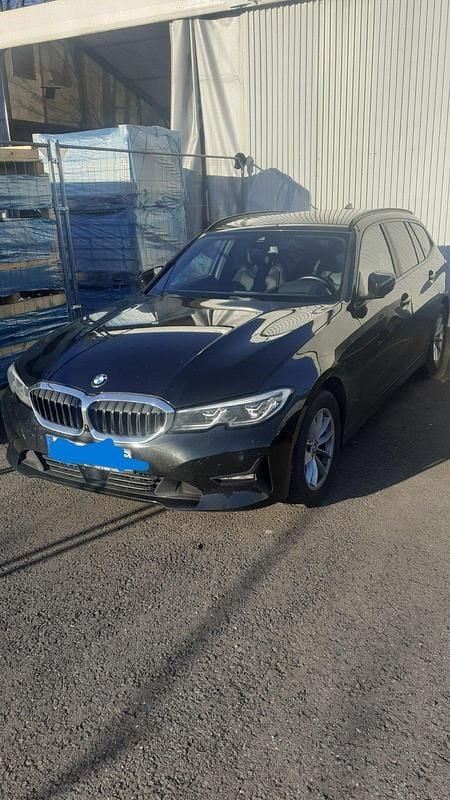 Schwarz Gebraucht 2021 BMW 318 Kombi | 22.000 € (Superpreis) - Bild 1/4