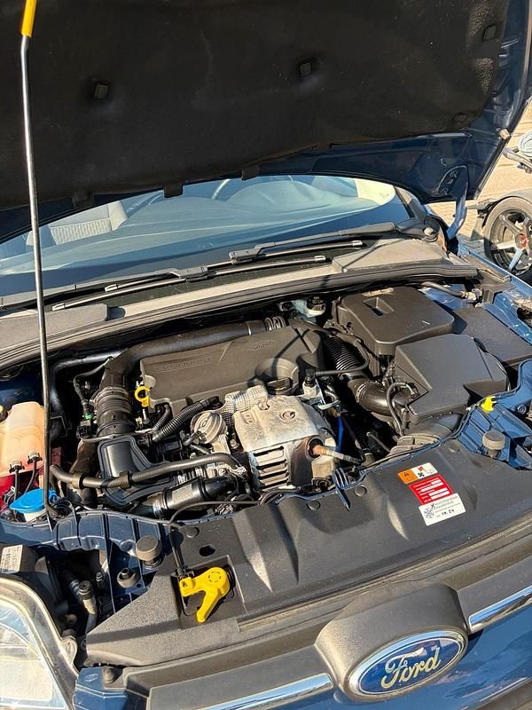 Gebraucht Ford Focus 125 PS (91 kW) 2014 Blau Kombi