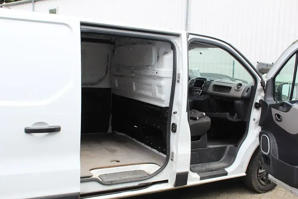 Gebraucht Renault Trafic 120 PS (88 kW) 2015 Weiß Van / Kleinbus