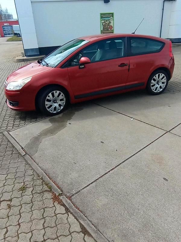 Second-hand Citroën C4 105 CP (77 kW) 2006 Roșu Hatchback