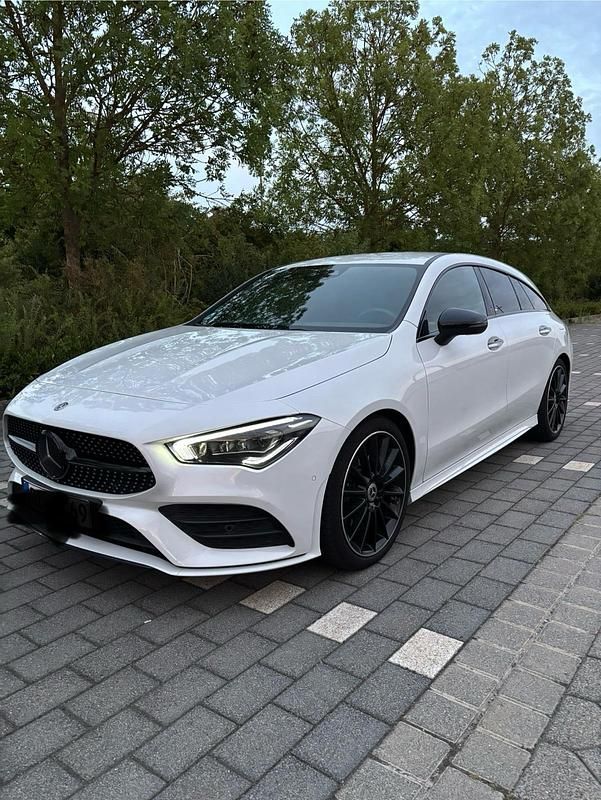 Weiß Gebraucht 2019 Mercedes CLA250 Shooting Brake AMG Kombi | 32.500 € (Fairer Preis) - Bild 1/4