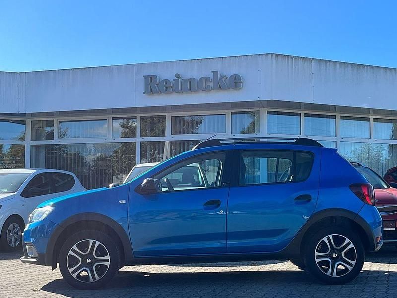 Blau Gebraucht 2018 Dacia Sandero Stepway Kleinwagen | 11.890 € (Etwas zu teuer) - Bild 1/4